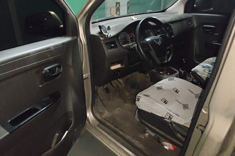 Used Wuling Rongguang V 2016 1.5L Standard Version Driver Seat