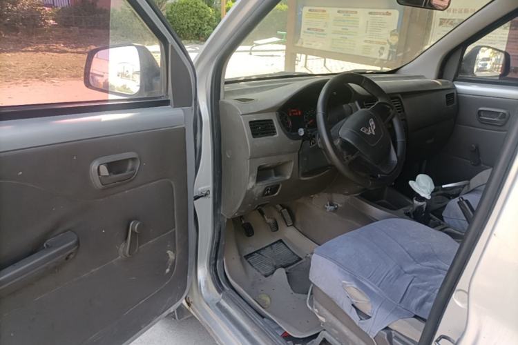 Used Wuling Rongguang V 2016 1.2L Practical Version Driver Seat