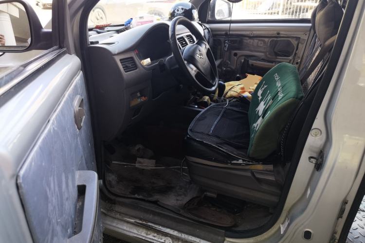 Used Wuling Rongguang V 2016 1.5L Practical Version Driver Seat