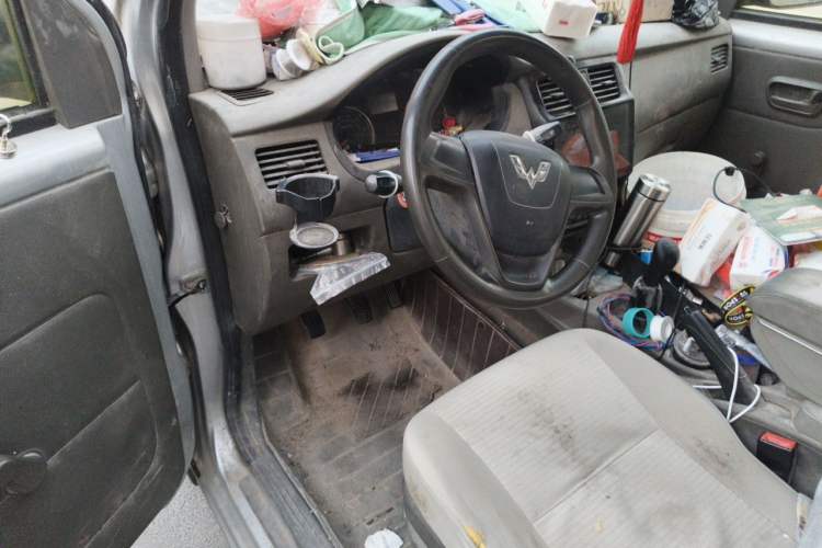 Used Wuling Rongguang V 2016 1.2L Practical Version Driver Seat