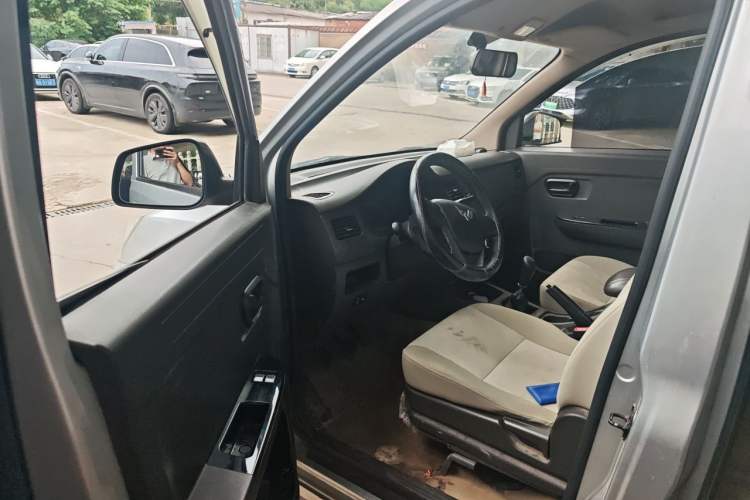 Used Wuling Rongguang V 2016 1.5L Practical Version Driver Seat