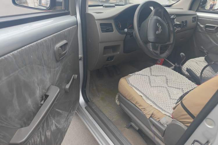 Used Wuling Rongguang V 2016 1.5L Practical Version Driver Seat