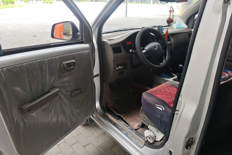 Used Wuling Rongguang V 2016 1.2L Practical Version Driver Seat