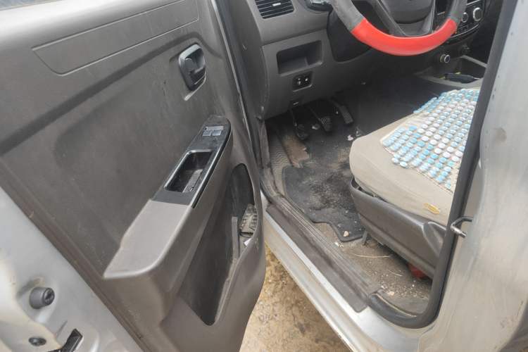 Used Wuling Rongguang V 2016 1.5L Standard Version Driver Seat