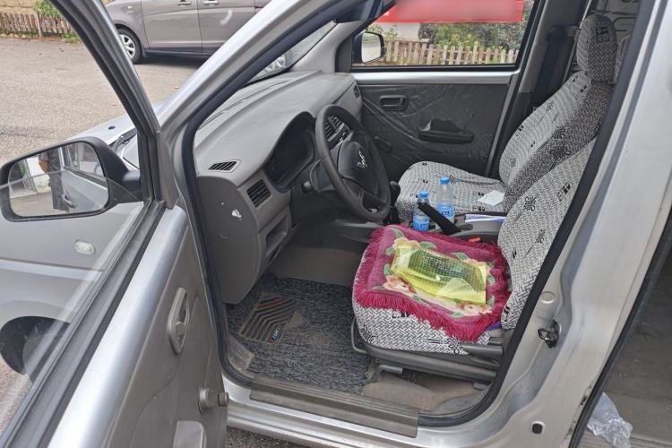 Used Wuling Rongguang V 2016 1.5L Practical Version Driver Seat