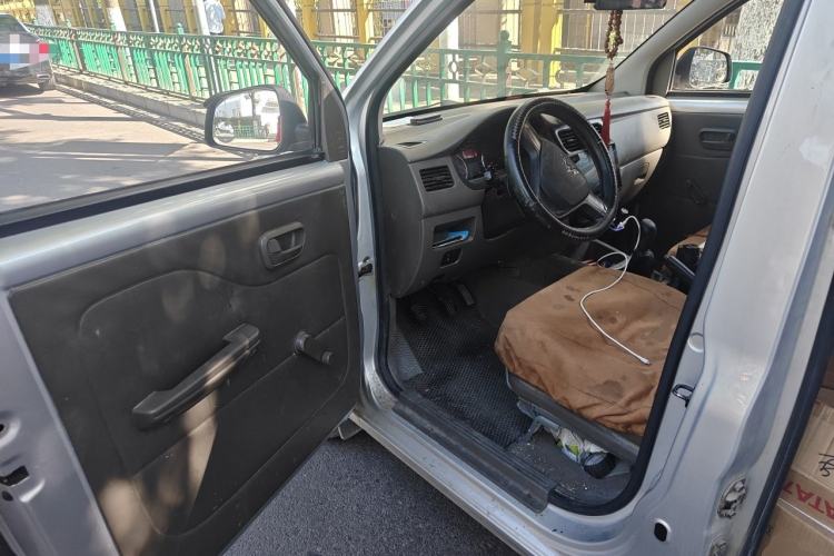 Used Wuling Rongguang V 2016 1.5L Practical Version Driver Seat