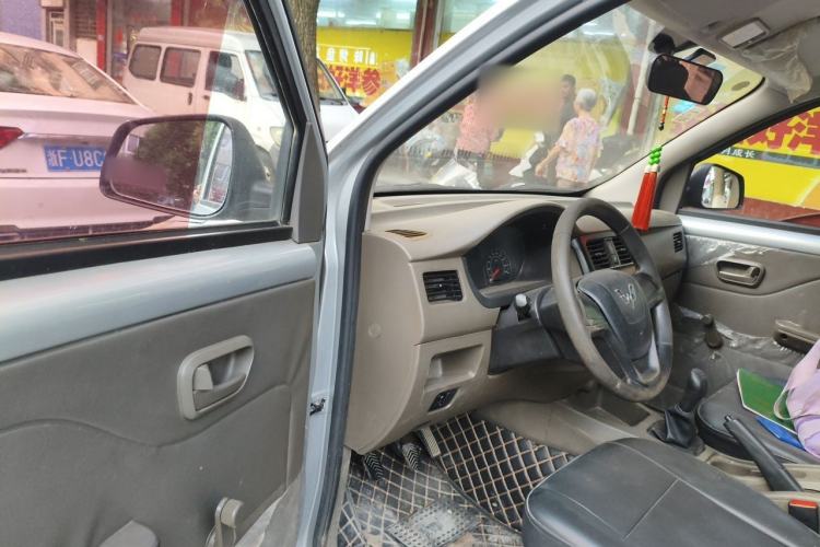 Used Wuling Rongguang V 2016 1.2L Practical Version Driver Seat
