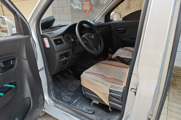 Used Wuling Rongguang V 2016 1.5L Standard Version Driver Seat
