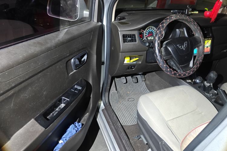 Used Wuling Rongguang V 2016 1.5L Standard Version Driver Seat