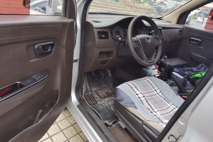 Used Wuling Rongguang V 2016 1.5L Standard Version Driver Seat