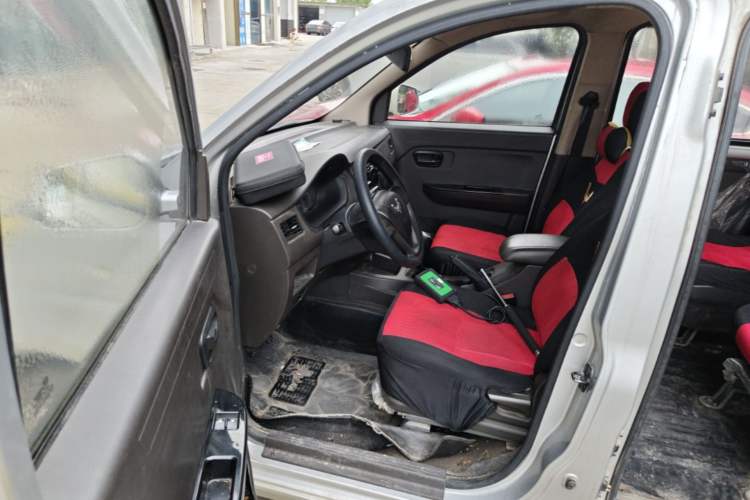 Used Wuling Rongguang V 2016 1.5L Practical Version Non-Power-Assisted Driver Seat
