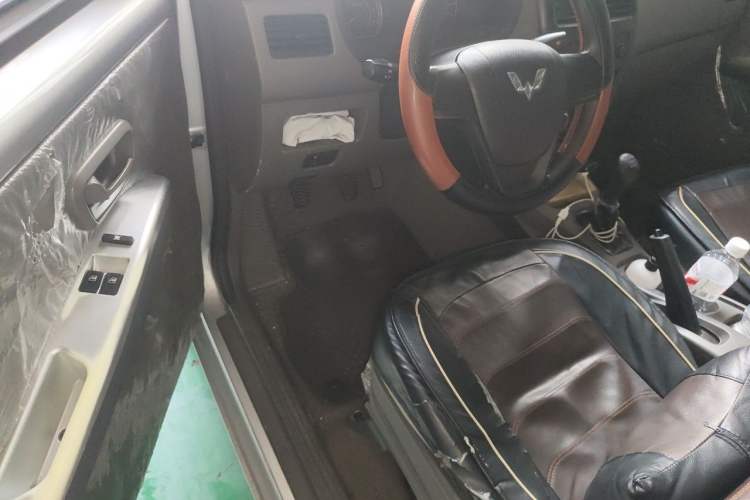 Used Wuling Rongguang V 2016 1.2L Practical Version Driver Seat