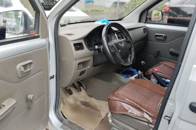 Used Wuling Rongguang V 2016 1.5L Practical Version Driver Seat