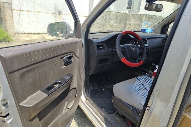 Used Wuling Rongguang V 2016 1.5L Standard Version Driver Seat