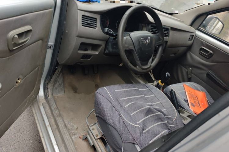 Used Wuling Rongguang V 2016 1.5L Practical Version Driver Seat