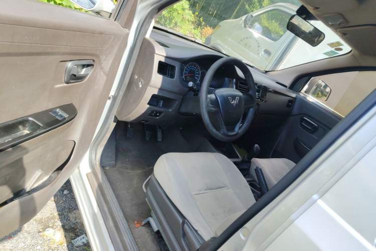 Used Wuling Rongguang V 2016 1.5L Standard Version Driver Seat