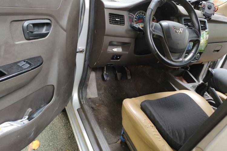 Used Wuling Rongguang V 2016 1.5L Standard Version Driver Seat