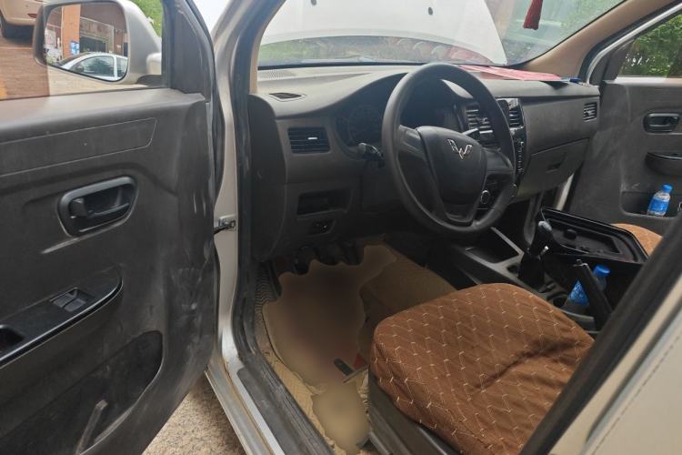 Used Wuling Rongguang V 2016 1.5L Standard Version Driver Seat