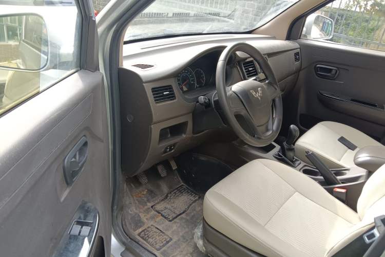 Used Wuling Rongguang V 2016 1.5L Standard Version Driver Seat