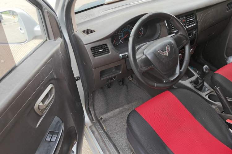 Used Wuling Rongguang V 2016 1.5L Standard Version Driver Seat