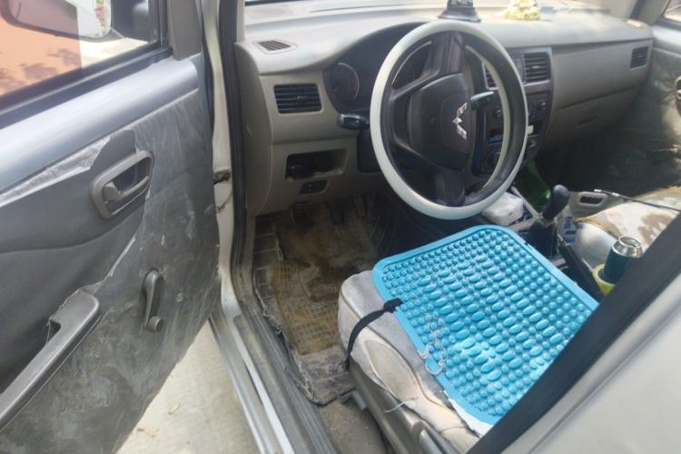 Used Wuling Rongguang V 2016 1.5L Practical Version Non-Power-Assisted Driver Seat