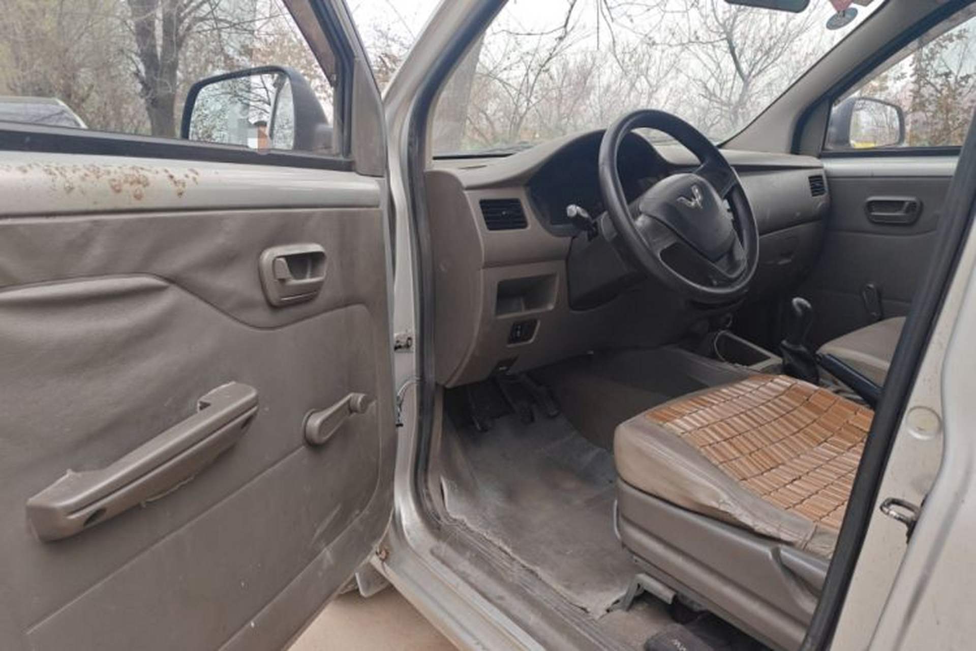 Used Wuling Rongguang V 2016 1.5L Practical Version Driver Seat