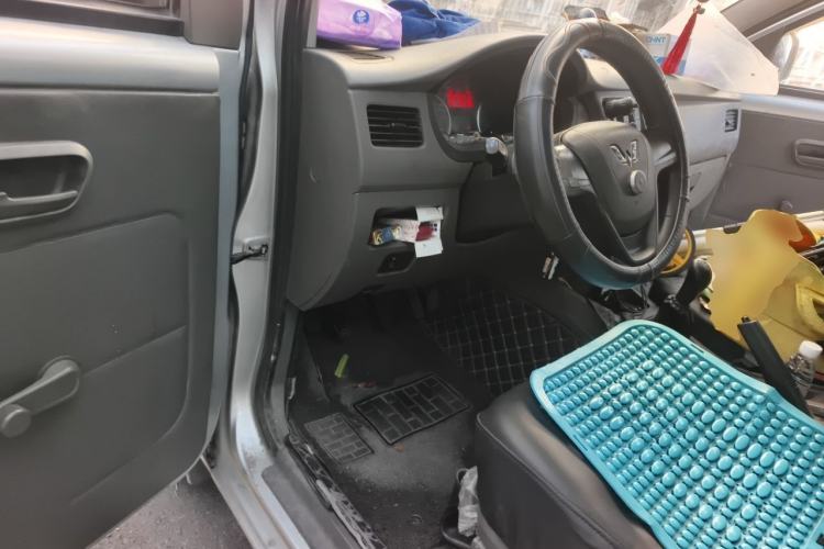 Used Wuling Rongguang V 2016 1.5L Practical Version Driver Seat