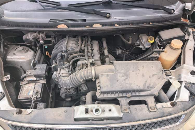Used Wuling Rongguang V 2016 1.2L Practical Version Engine Bay