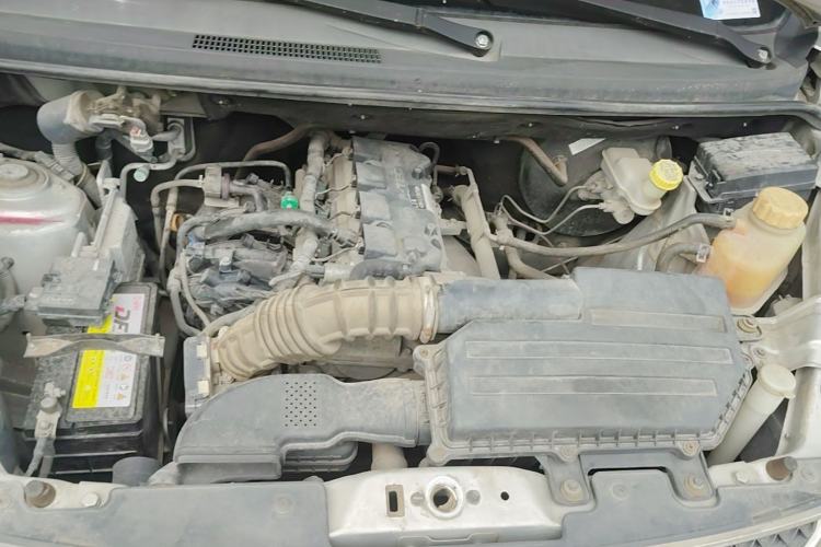 Used Wuling Rongguang V 2016 1.5L Standard Version Engine Bay