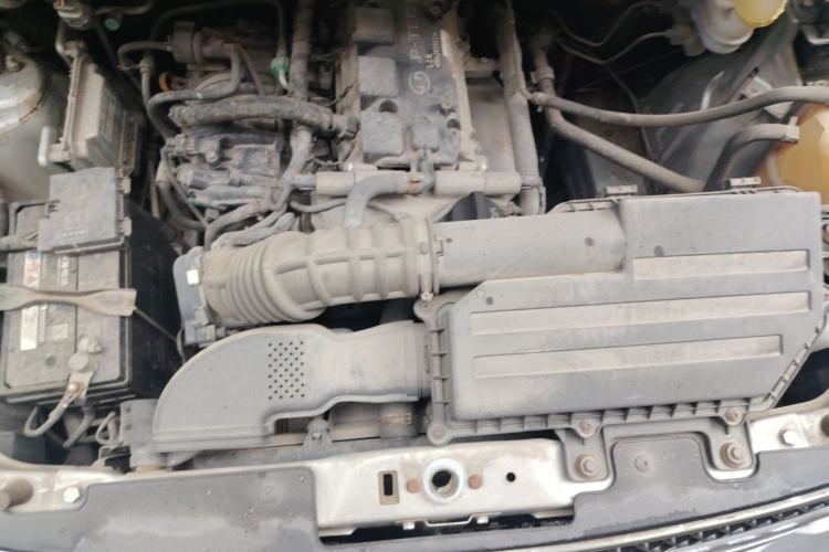 Used Wuling Rongguang V 2016 1.5L Standard Version Engine Bay