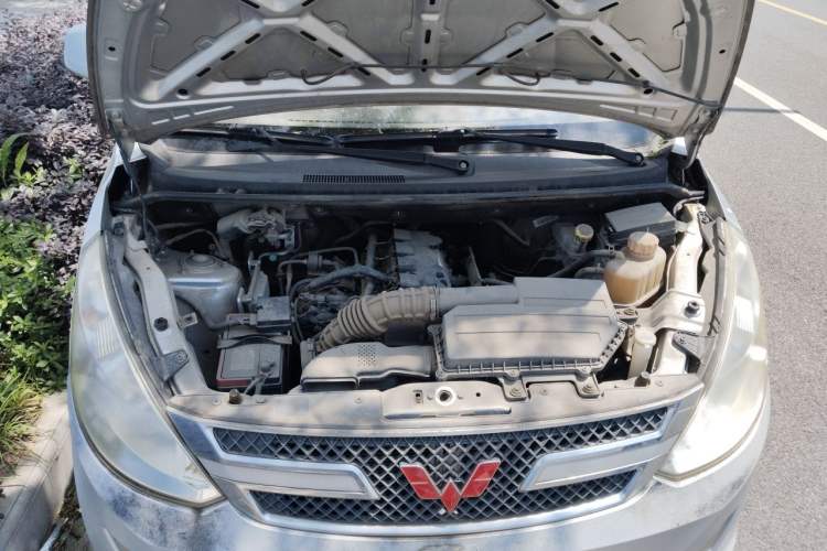 Used Wuling Rongguang V 2016 1.5L Standard Version Engine Bay
