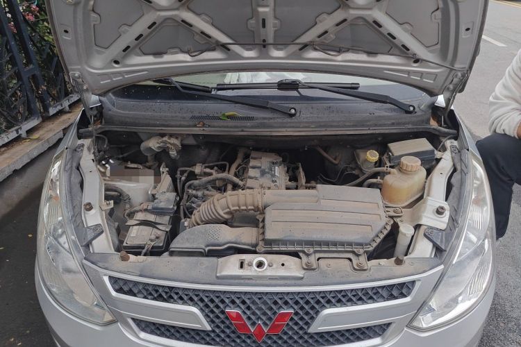 Used Wuling Rongguang V 2016 1.5L Practical Version Engine Bay