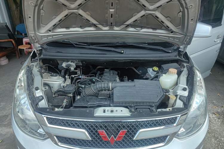 Used Wuling Rongguang V 2016 1.5L Standard Version Engine Bay