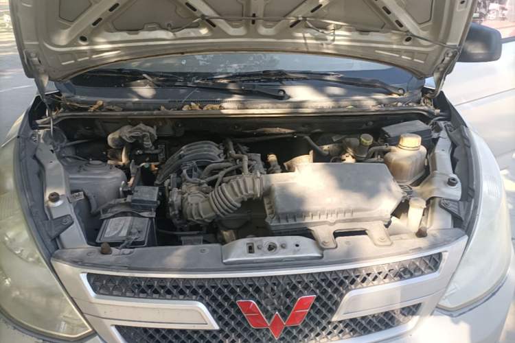 Used Wuling Rongguang V 2016 1.2L Practical Version Engine Bay