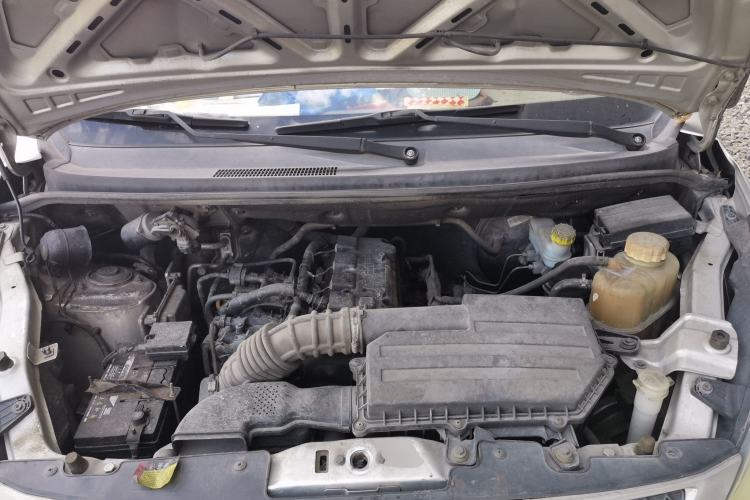 Used Wuling Rongguang V 2016 1.5L Practical Version Engine Bay