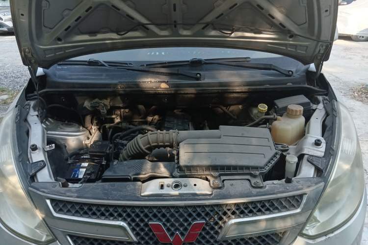 Used Wuling Rongguang V 2016 1.5L Standard Version Engine Bay