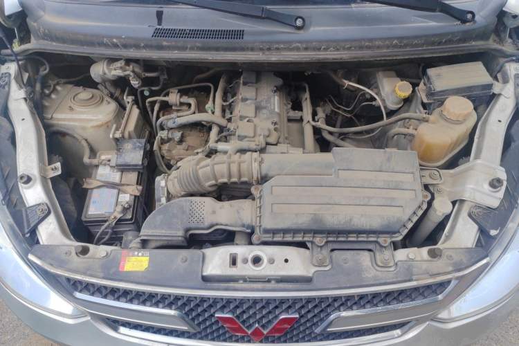 Used Wuling Rongguang V 2016 1.5L Standard Version Engine Bay