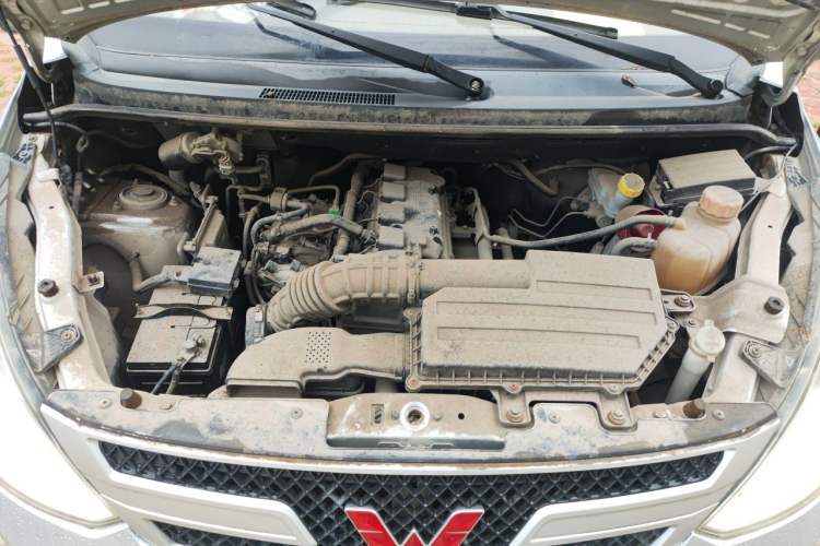 Used Wuling Rongguang V 2016 1.5L Practical Version Non-Power-Assisted Engine Bay