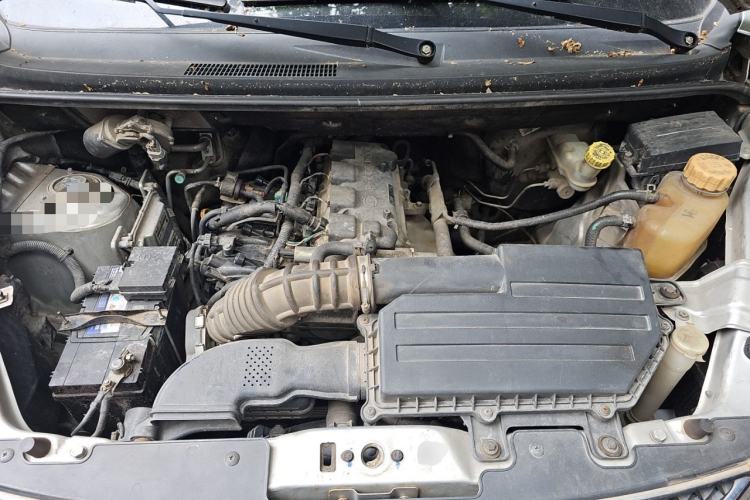 Used Wuling Rongguang V 2016 1.5L Standard Version Engine Bay