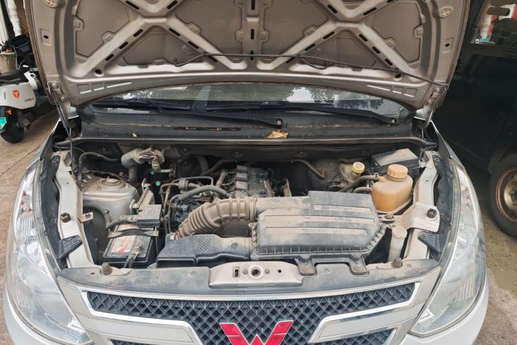 Used Wuling Rongguang V 2016 1.5L Practical Version Engine Bay