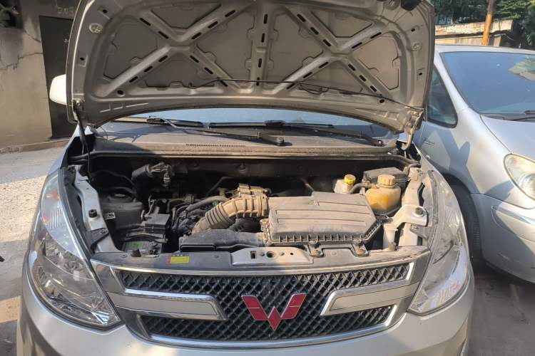 Used Wuling Rongguang V 2016 1.5L Standard Version Engine Bay