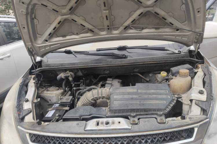 Used Wuling Rongguang V 2016 1.5L Standard Version Engine Bay