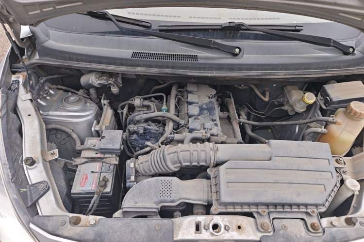 Used Wuling Rongguang V 2016 1.5L Practical Version Engine Bay