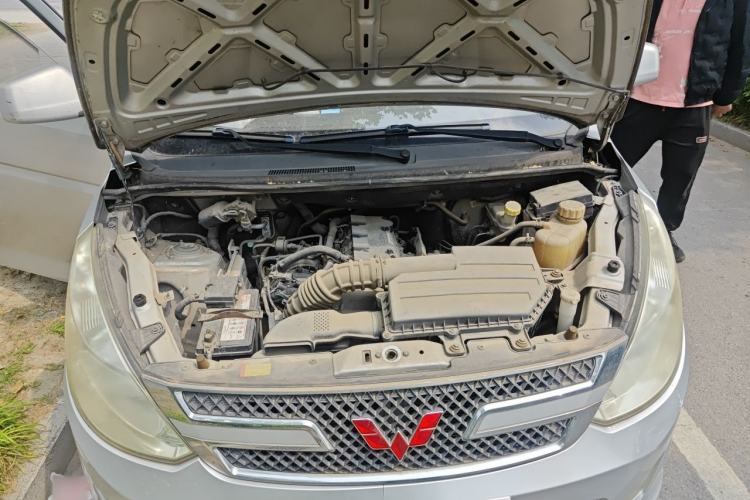Used Wuling Rongguang V 2016 1.5L Standard Version Engine Bay