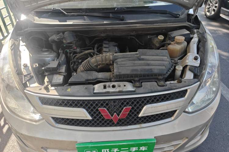 Used Wuling Rongguang V 2016 1.5L Practical Version Engine Bay