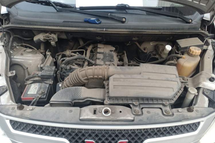Used Wuling Rongguang V 2016 1.5L Practical Version Engine Bay