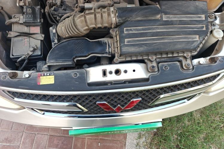 Used Wuling Rongguang V 2016 1.5L Standard Version Engine Bay