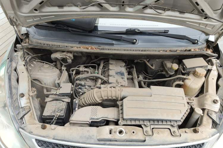 Used Wuling Rongguang V 2016 1.5L Standard Version Engine Bay