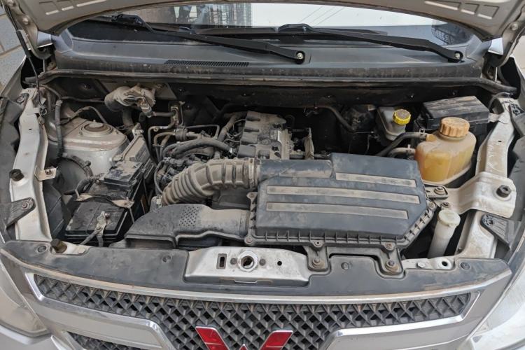 Used Wuling Rongguang V 2016 1.5L Standard Version Engine Bay