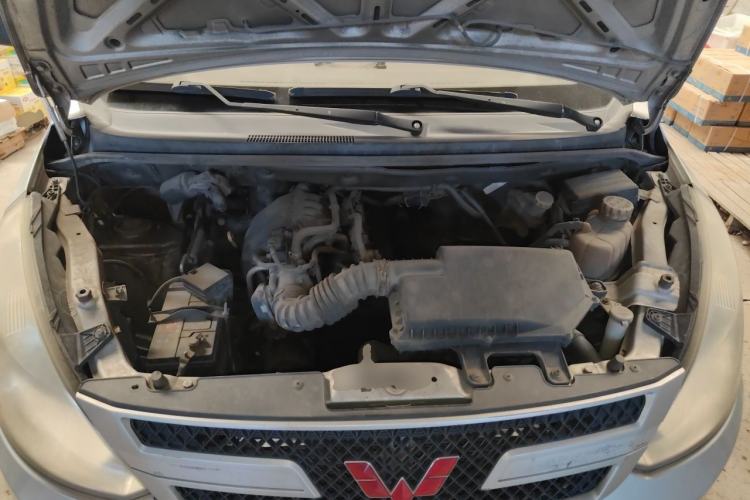 Used Wuling Rongguang V 2016 1.2L Practical Model Non-Power-Assisted Engine Bay